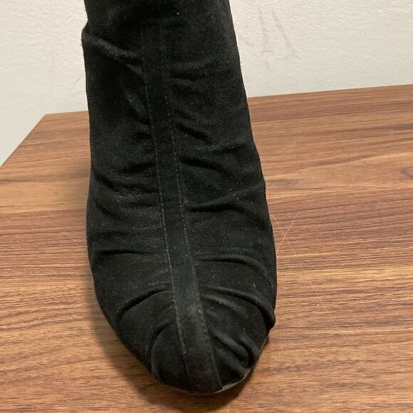 Brian Atwood Booties with Stiletto Heel & Back Zipper in Black Suede. Size 38.5. - Picture 3 of 8